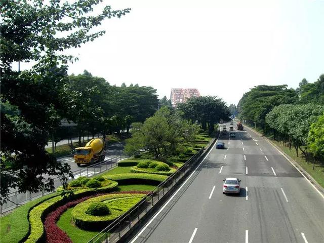 【道路建?！康缆肪G化帶設(shè)計(jì)